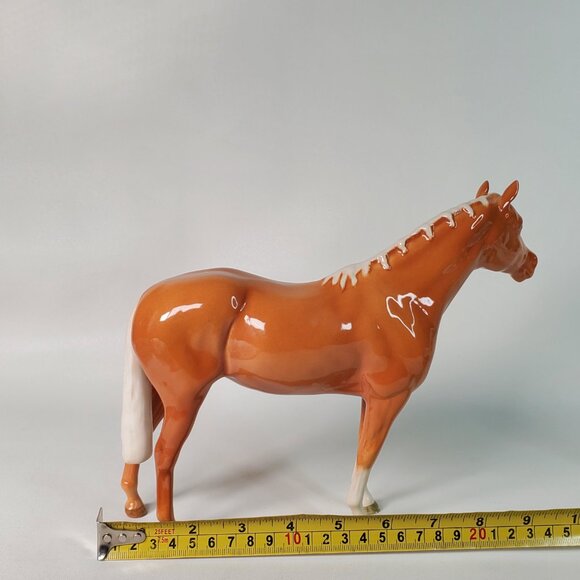 Beswick Thoroughbred Horse – Palomino, 8” (Arthur Gredington Design) - Picture 9 of 15
